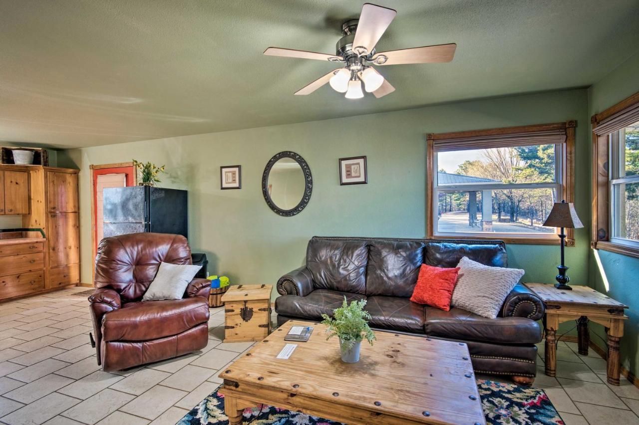 Broken Bow Cottage With Deck, Hot Tub And Fire Pit! Buitenkant foto